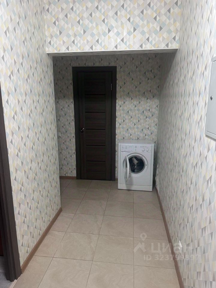 Продажа 1-комн квартиры на вторичном рынке Боброво пгт, улица Лесная, 18к1