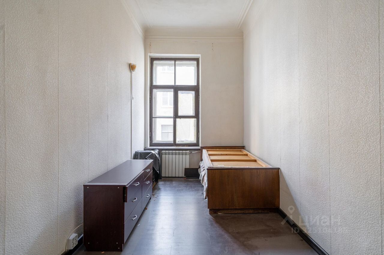 Продажа 4-комн квартиры на вторичном рынке улица Жуковского, 5