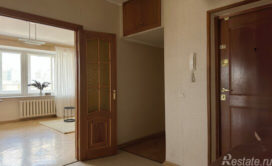 Продажа 4-комн квартиры на вторичном рынке Украинский бульвар,  д. 7