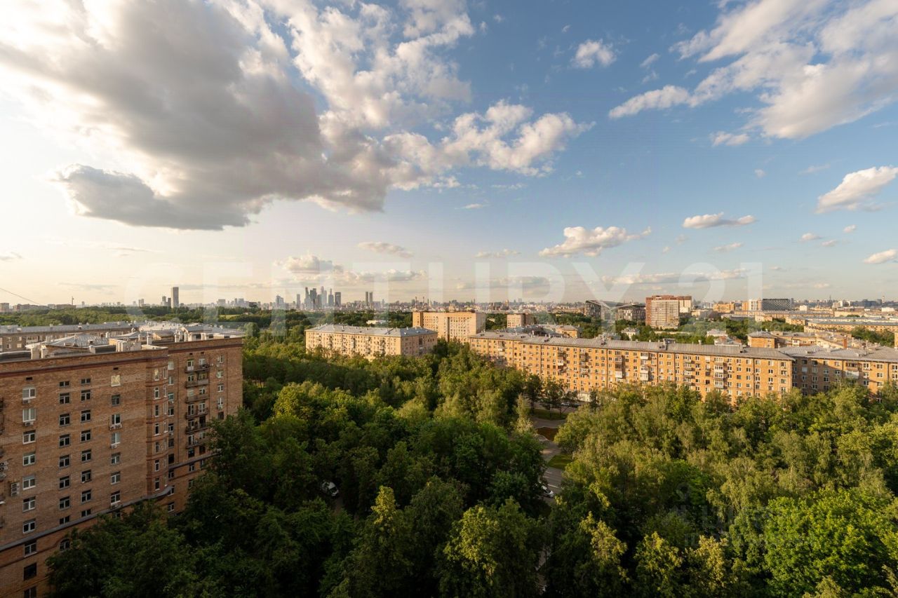 Продажа 6-комн квартиры на вторичном рынке Университетский проспект, 5