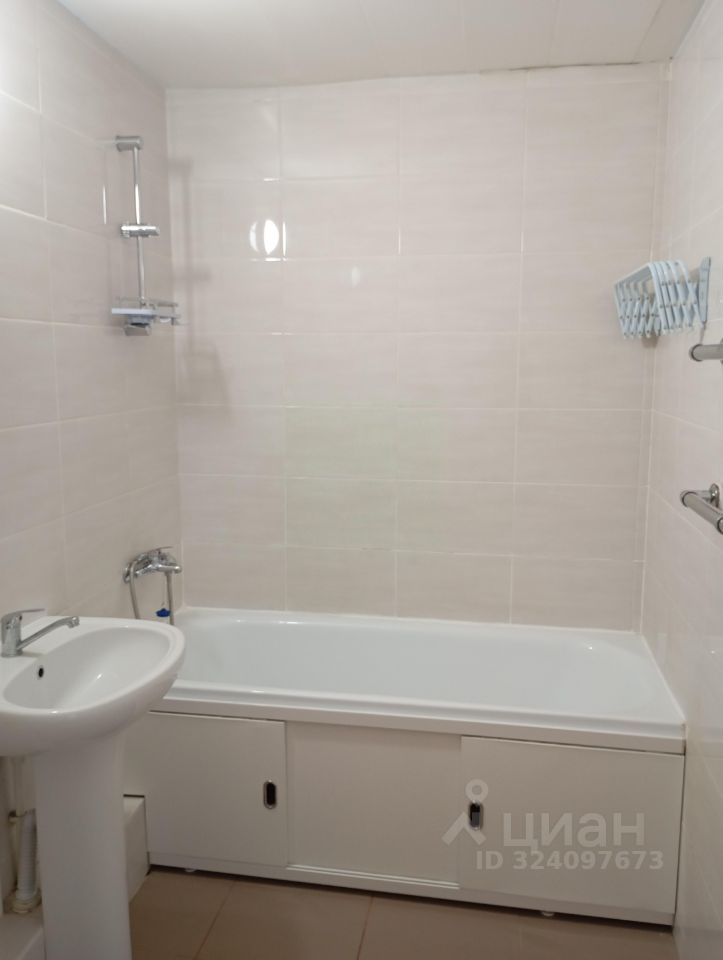 Продажа 3-комн квартиры на вторичном рынке Ереванская улица, 8