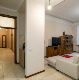 Продажа 4-комн квартиры на вторичном рынке Кирочная улица,  д. 19