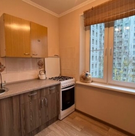 Продажа 2-комн квартиры на вторичном рынке Феодосийская улица,  д. 9