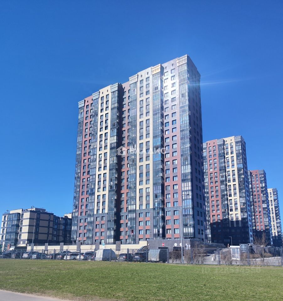 Продажа 3-комн квартиры на вторичном рынке проспект Героев, 35