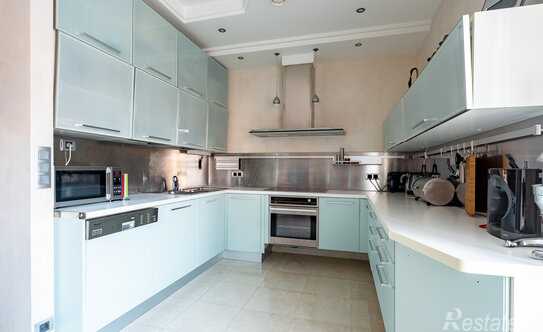 Продажа 4-комн квартиры на вторичном рынке улица Композиторов,  д. 4