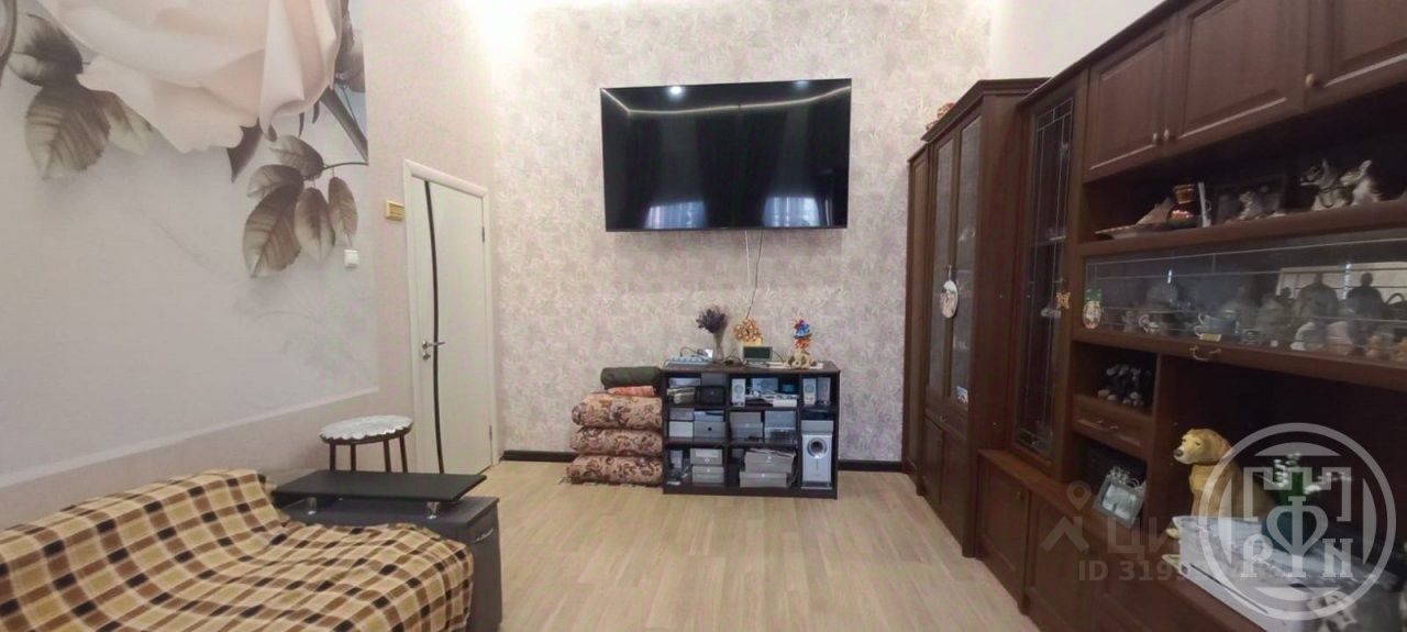 Продажа 3-комн квартиры на вторичном рынке Ломоносов, Александровская улица, 15/14