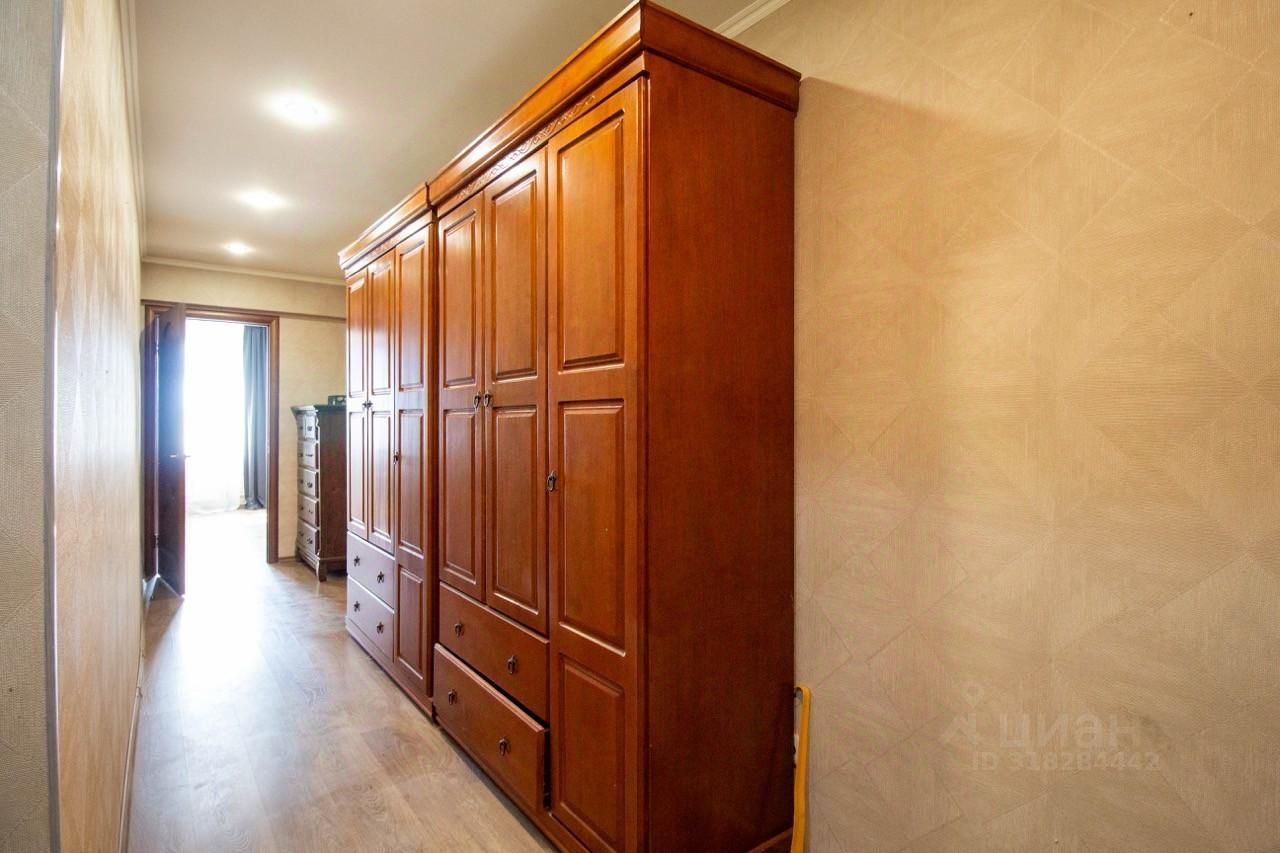 Продажа 3-комн квартиры на вторичном рынке Кузнецовская улица, 11