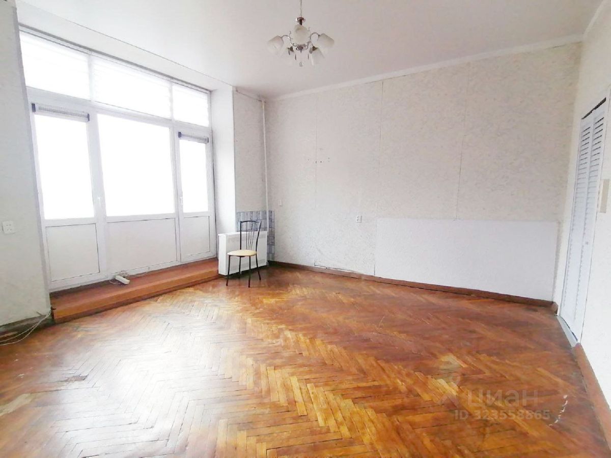 Продажа 3-комн квартиры на вторичном рынке Малоохтинский проспект, 94