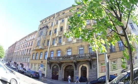 Продажа 3-комн квартиры на вторичном рынке ул Захарьевская,  д. 9