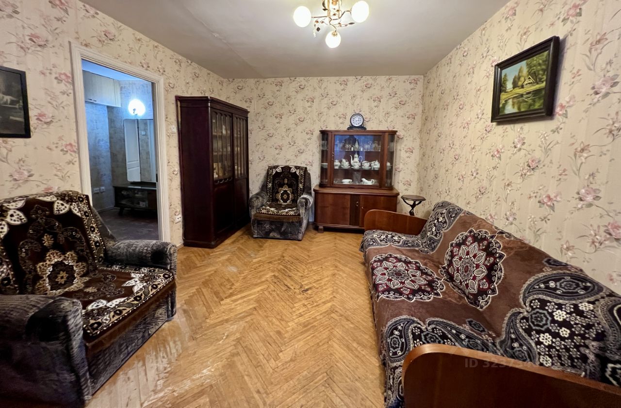 Продажа 2-комн квартиры на вторичном рынке проспект Художников, 39К1