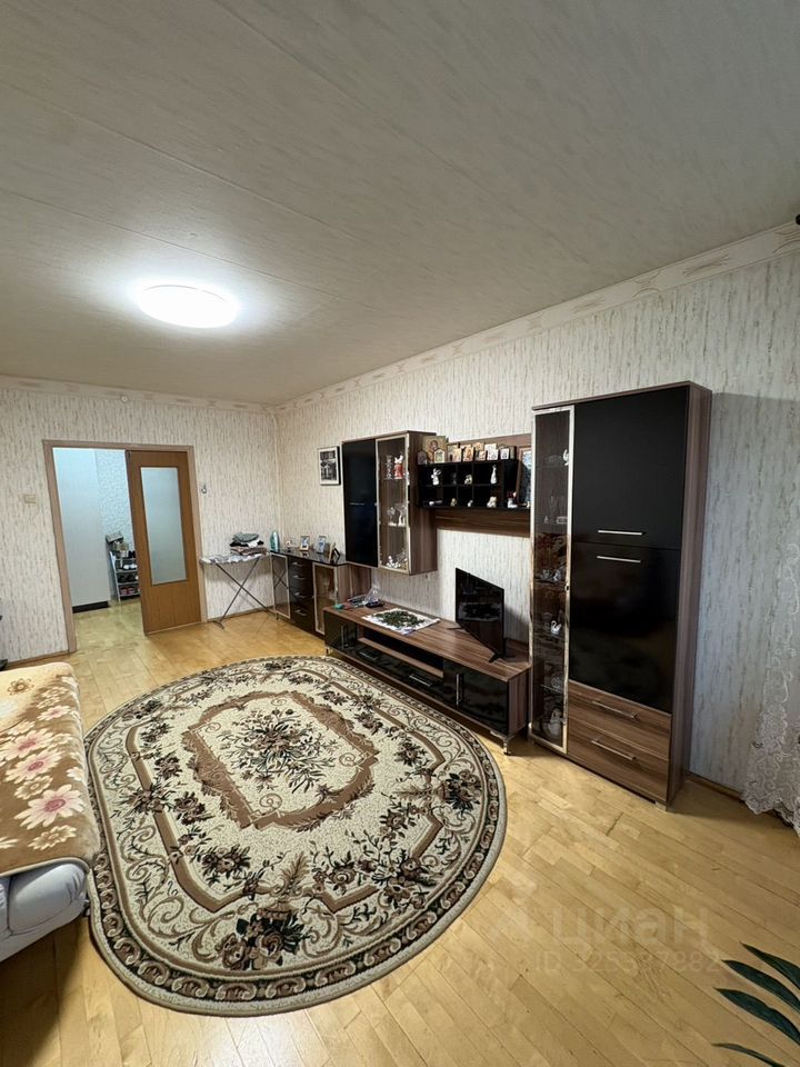 Продажа 3-комн квартиры на вторичном рынке улица Маршала Савицкого, 28