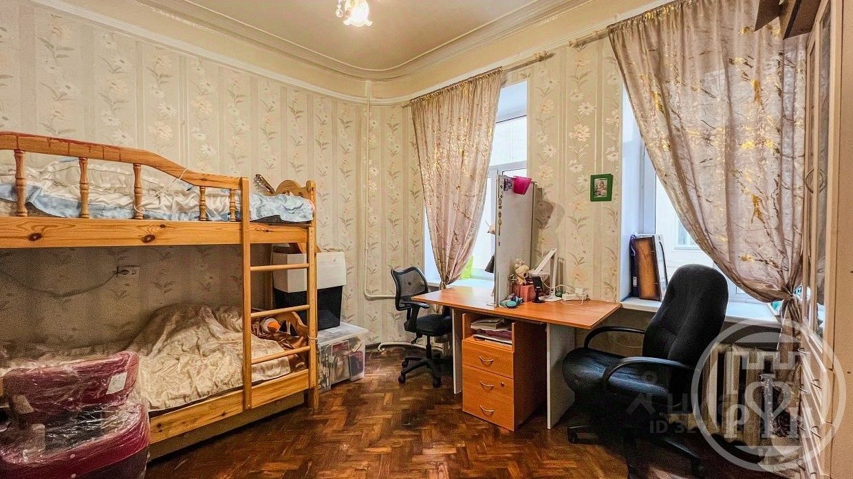 Продажа 4-комн квартиры на вторичном рынке Пионерская улица, 22