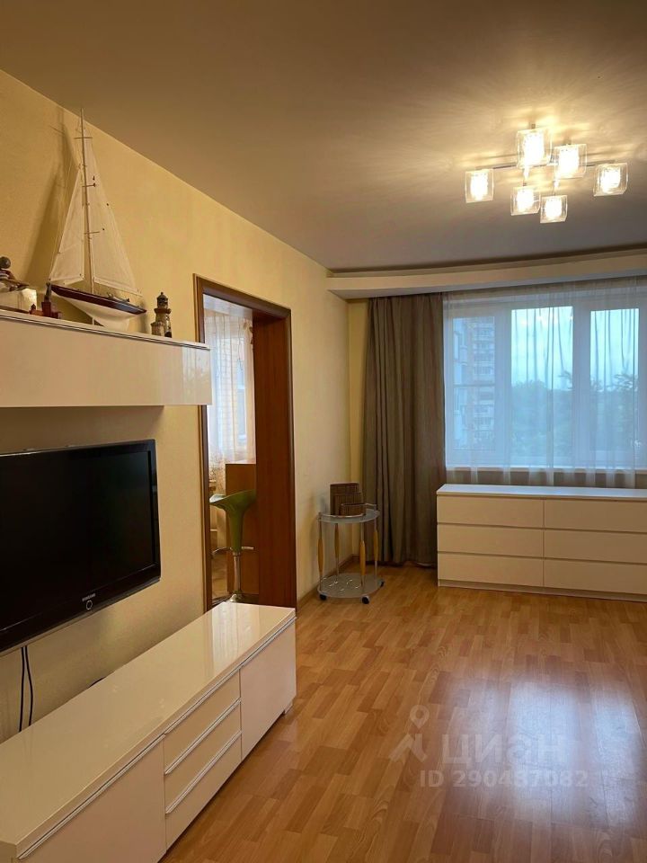 Аренда 3-комн квартиры на вторичном рынке улица Вешних Вод, 2К2