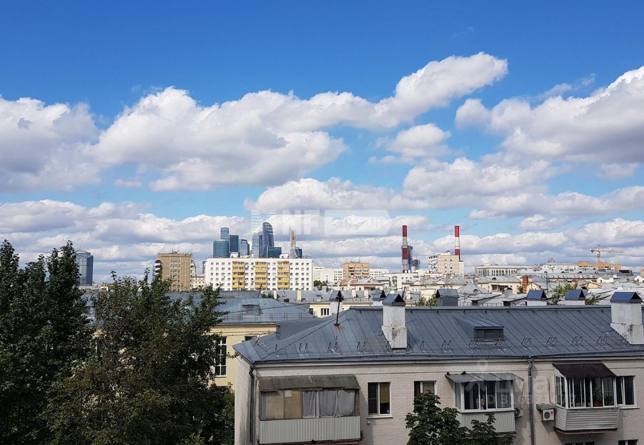 Продажа 4-комн квартиры на вторичном рынке улица Ефремова, 19к4