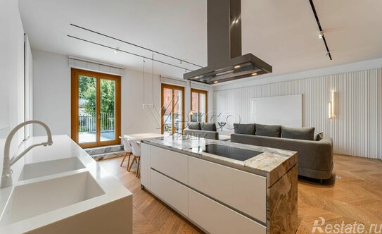 Продажа 4-комн квартиры на вторичном рынке улица Льва Толстого,  д. 23 к1