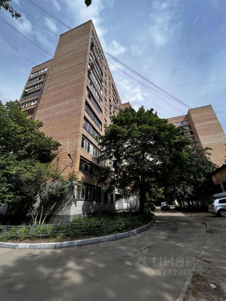 Продажа 2-комн квартиры на вторичном рынке Райцентр мкр, улица Комсомольская,  д. 37