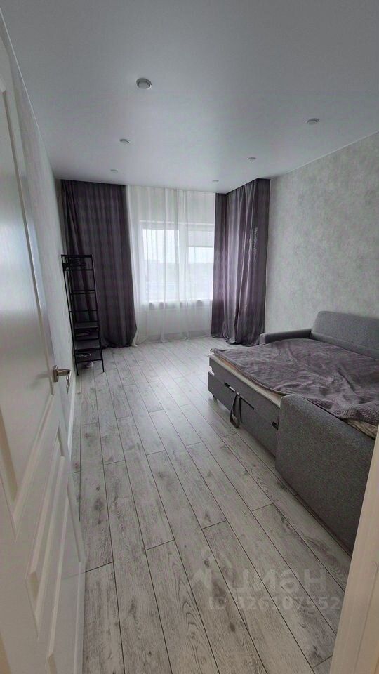 Продажа 1-комн квартиры на вторичном рынке Луга, улица Красной Артиллерии,  д. 38А