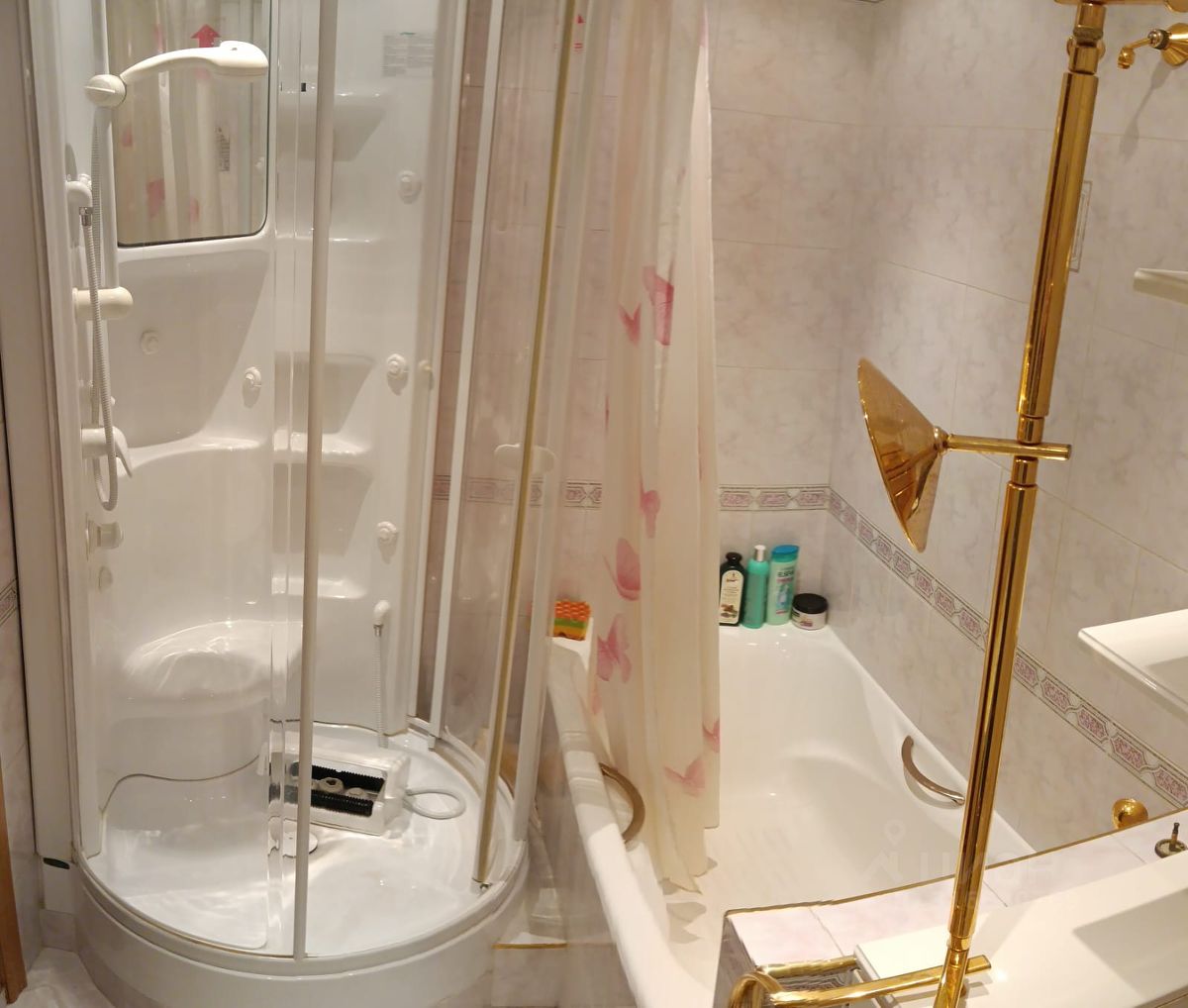 Продажа 3-комн квартиры на вторичном рынке Челюскинская улица, 2