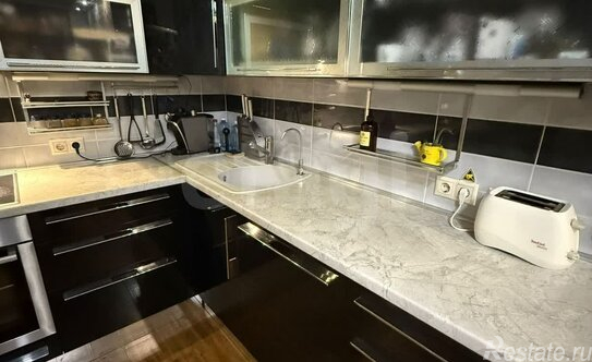 Продажа 3-комн квартиры на вторичном рынке Кудрово г, Ленинградская ул,  д. 5