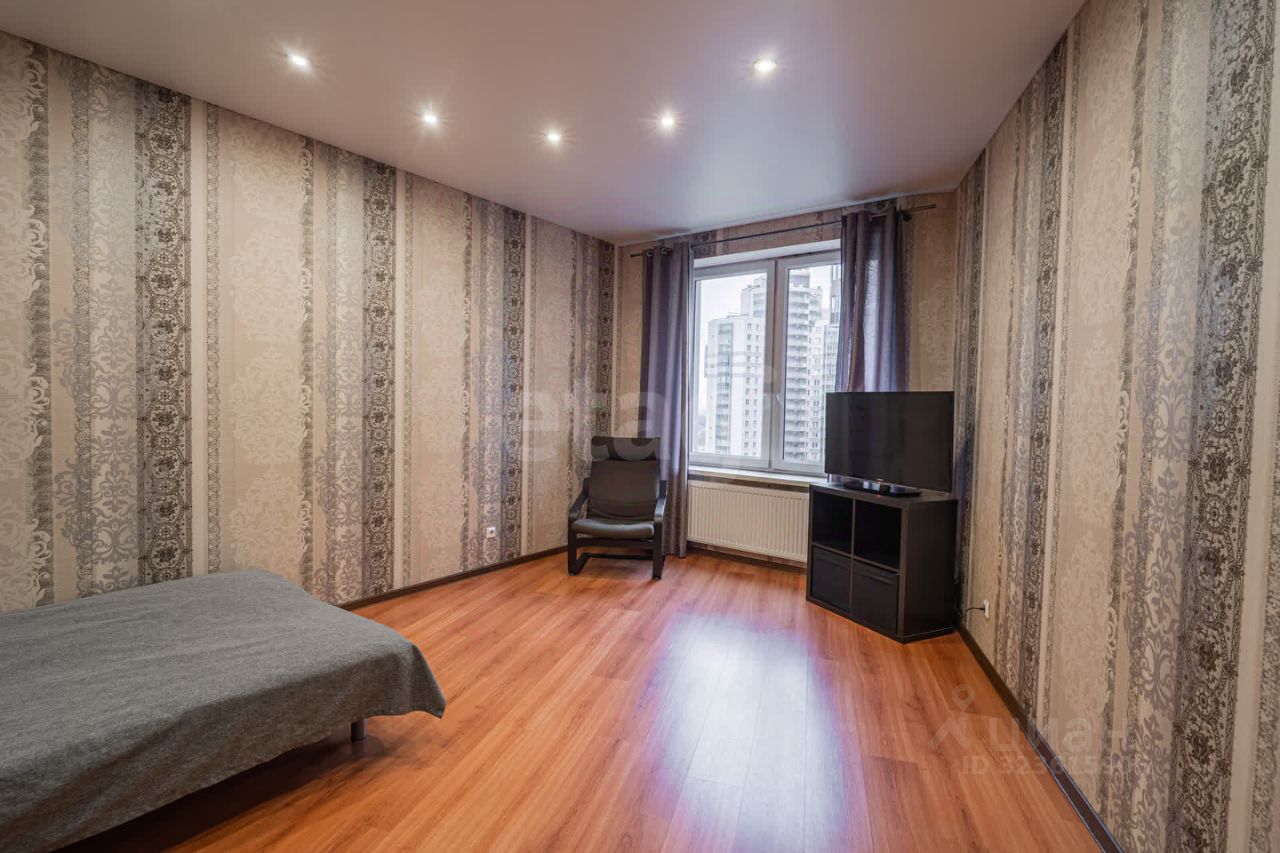 Продажа 2-комн квартиры на вторичном рынке проспект Просвещения, 99