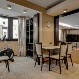 Продажа 2-комн квартиры на вторичном рынке ул Зоологическая,  д. 4