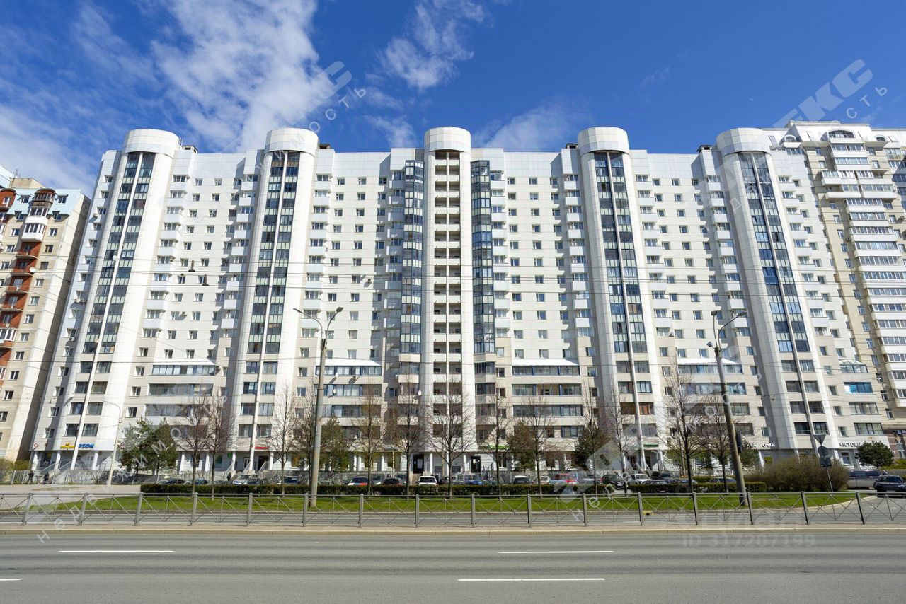 Продажа 3-комн квартиры на вторичном рынке Комендантский проспект, 21к1