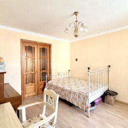 Продажа 4-комн квартиры на вторичном рынке ул Потешная,  д. 2