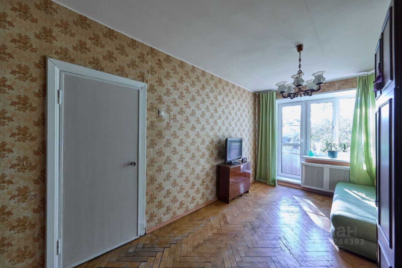 Продажа 3-комн квартиры на вторичном рынке Мосфильмовская улица, 39К1