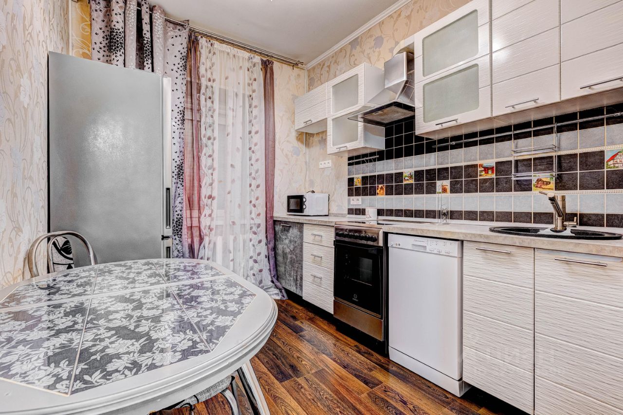 Аренда 2-комн квартиры на вторичном рынке Морская набережная, 37к1Б