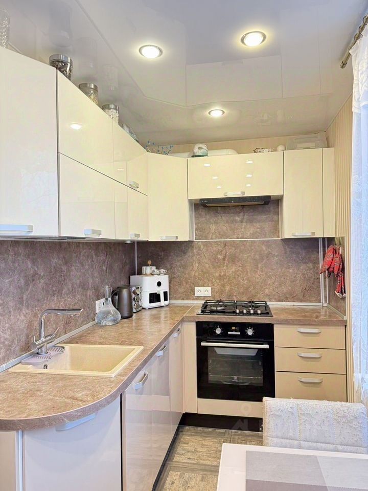 Продажа 3-комн квартиры на вторичном рынке Колпино, улица Машиностроителей, 8