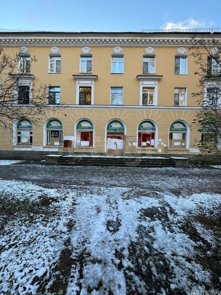 Продажа торгового помещения Павловск г, Детскосельская ул,  д. 1/2