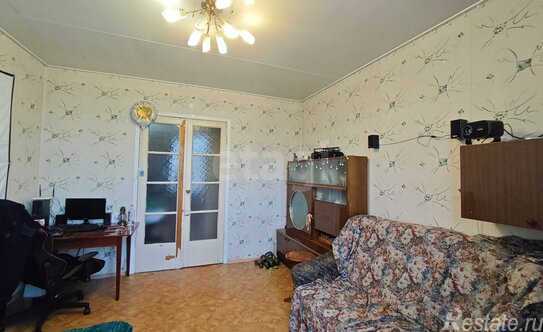 Продажа 2-комн квартиры на вторичном рынке Волхов, ул Марата,  д. 1