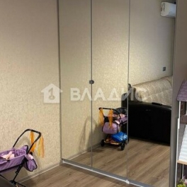 Продажа 2-комн квартиры на вторичном рынке улица Есенина,  д. 8 к1
