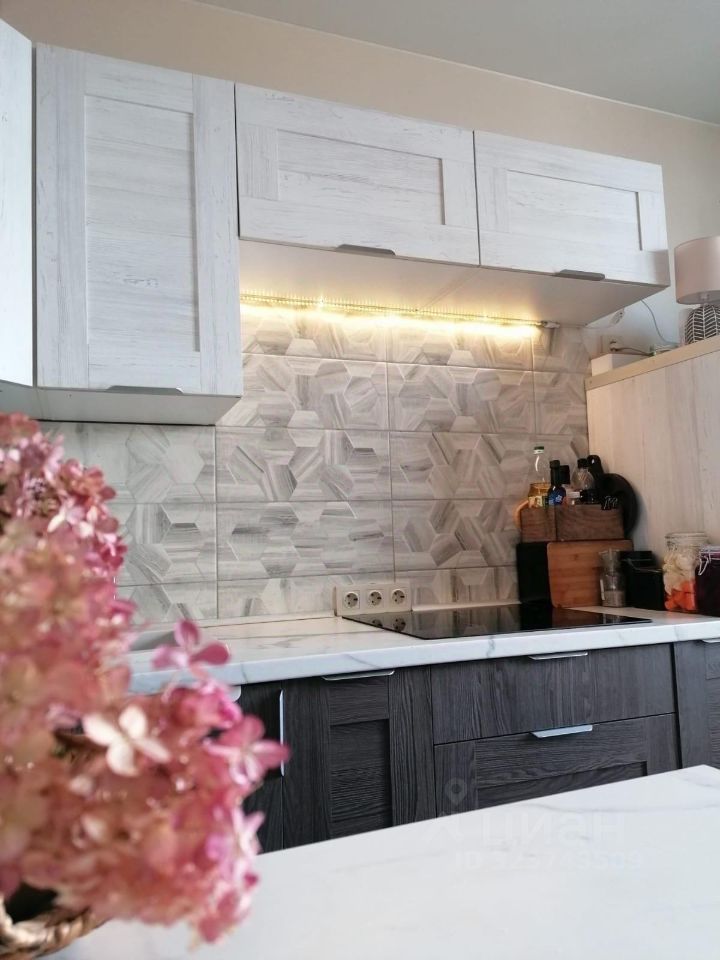 Продажа 1-комн квартиры на вторичном рынке Мурино, проспект Авиаторов Балтики, 15