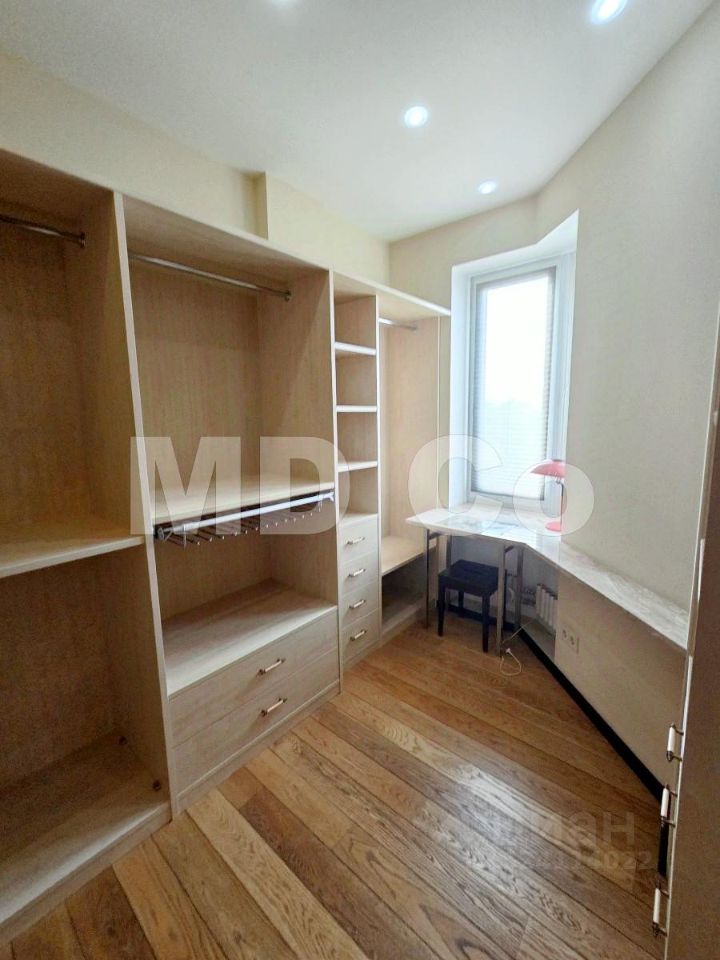 Аренда 3-комн квартиры на вторичном рынке Веерная улица, 2