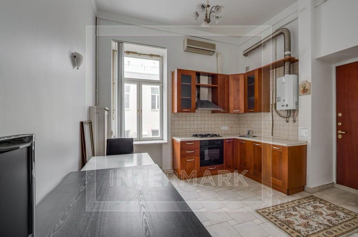 Продажа 4-комн квартиры на вторичном рынке улица Знаменка, 13С1