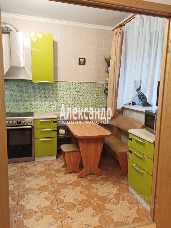 Продажа 3-комн квартиры на вторичном рынке улица Седова, 42К2