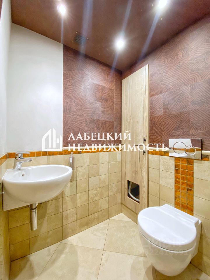 Продажа 4-комн квартиры на вторичном рынке улица Академика Виноградова, 1