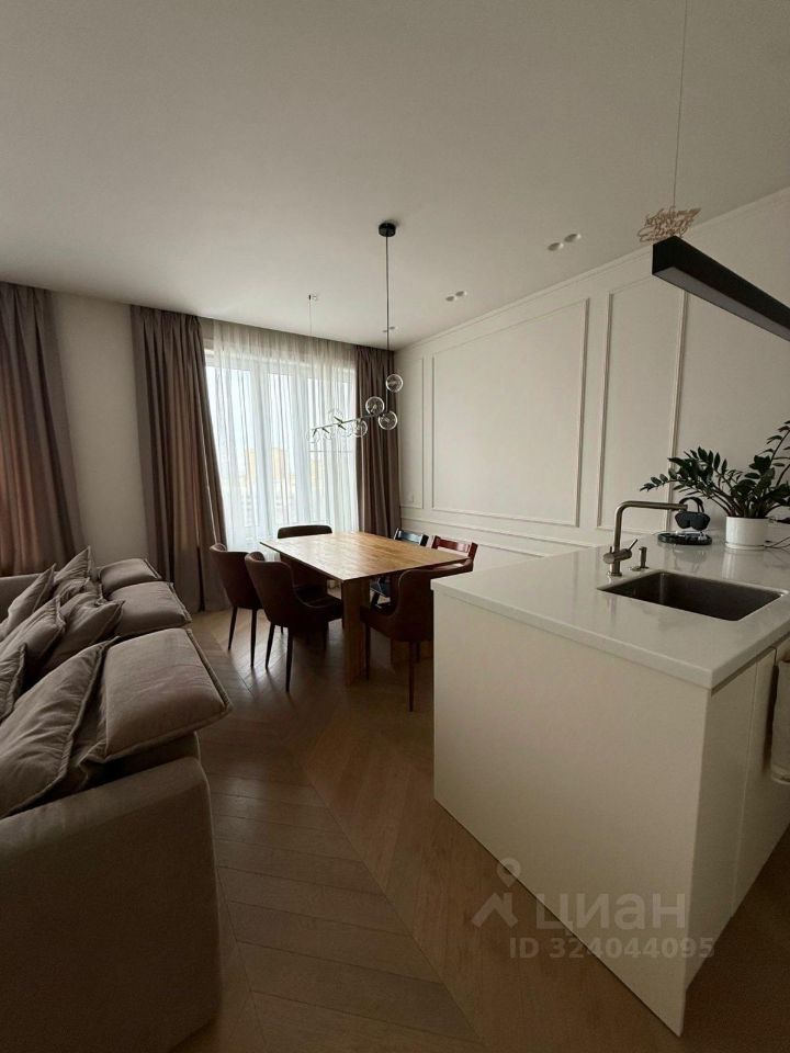 Продажа 3-комн квартиры на вторичном рынке Одинцово, улица Маршала Бирюзова, 13