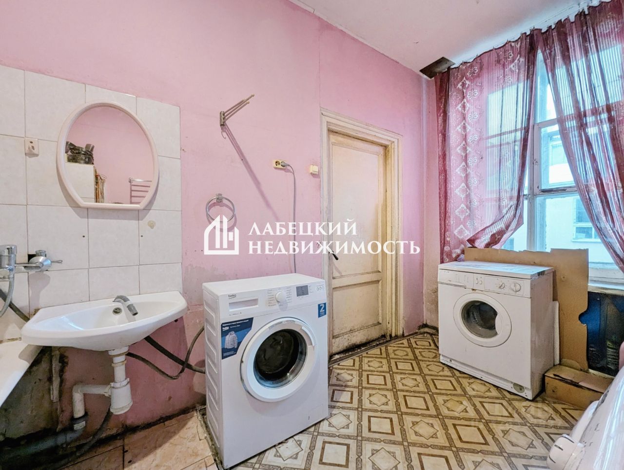 Продажа 5-комн квартиры на вторичном рынке 14-я Васильевского острова линия, 11/38