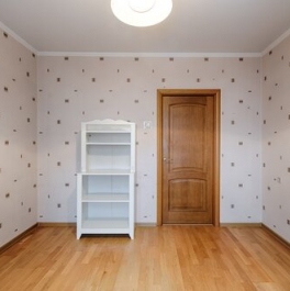 Продажа 4-комн квартиры на вторичном рынке бульвар Адмирала Ушакова,  д. 3