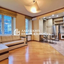 Продажа 3-комн квартиры на вторичном рынке Рочдельская улица,  д. 11/5