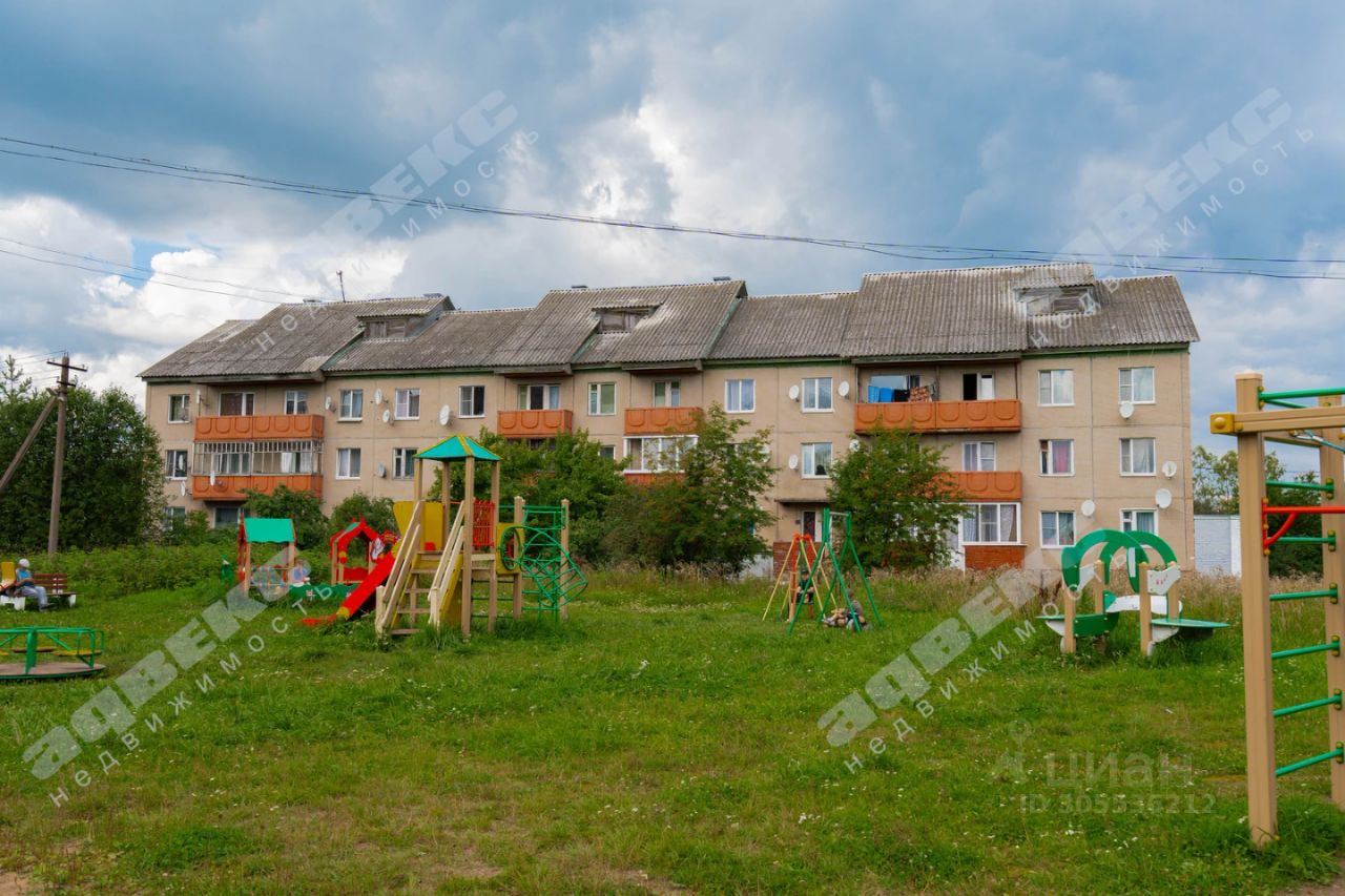 Продажа 2-комн квартиры на вторичном рынке д. Трубников Бор, улица Мира, 3