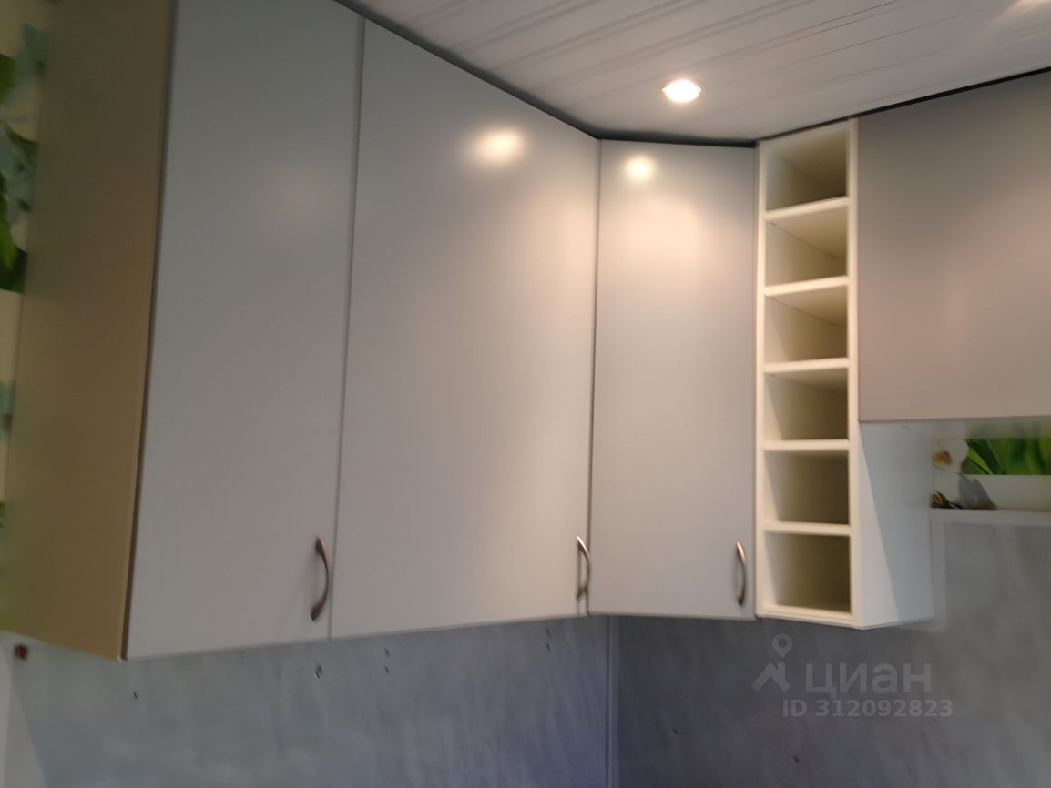 Продажа 1-комн квартиры на вторичном рынке Ломоносов, Швейцарская улица, 18к2