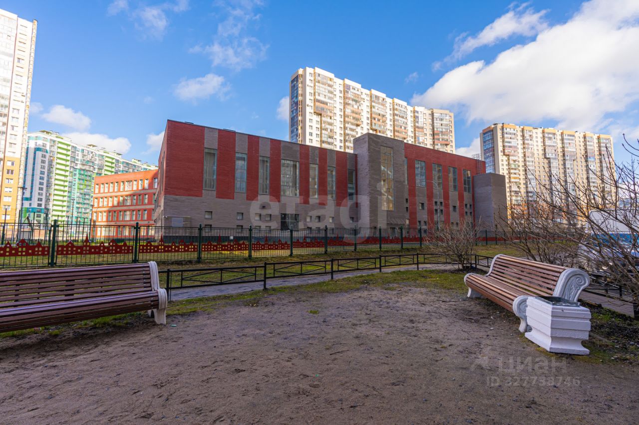 Продажа 3-комн квартиры на вторичном рынке Комендантский проспект, 51к1