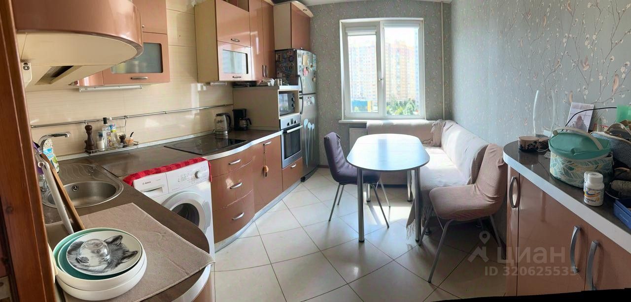 Продажа 2-комн квартиры на вторичном рынке Богатырский проспект, 57к1