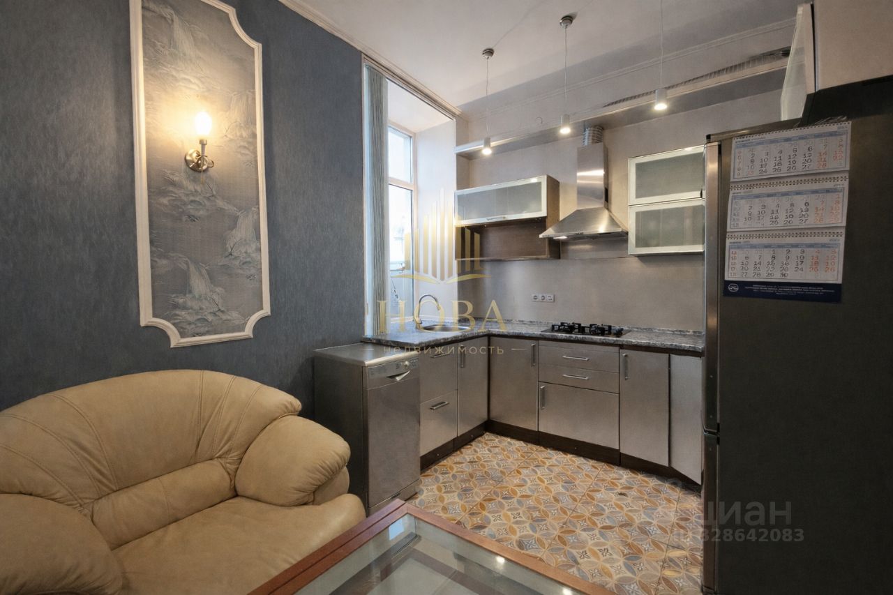 Продажа 4-комн квартиры на вторичном рынке улица Маринеско, 3