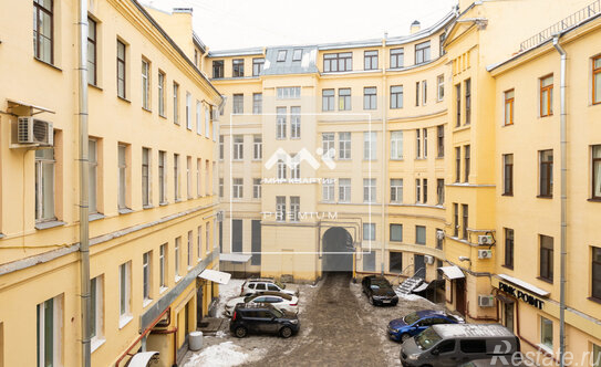 Продажа 4-комн квартиры на вторичном рынке Конюшенная Б. ул,  д. 13