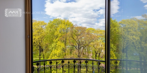 4-комн квартира Таврическая улица,  д. 37