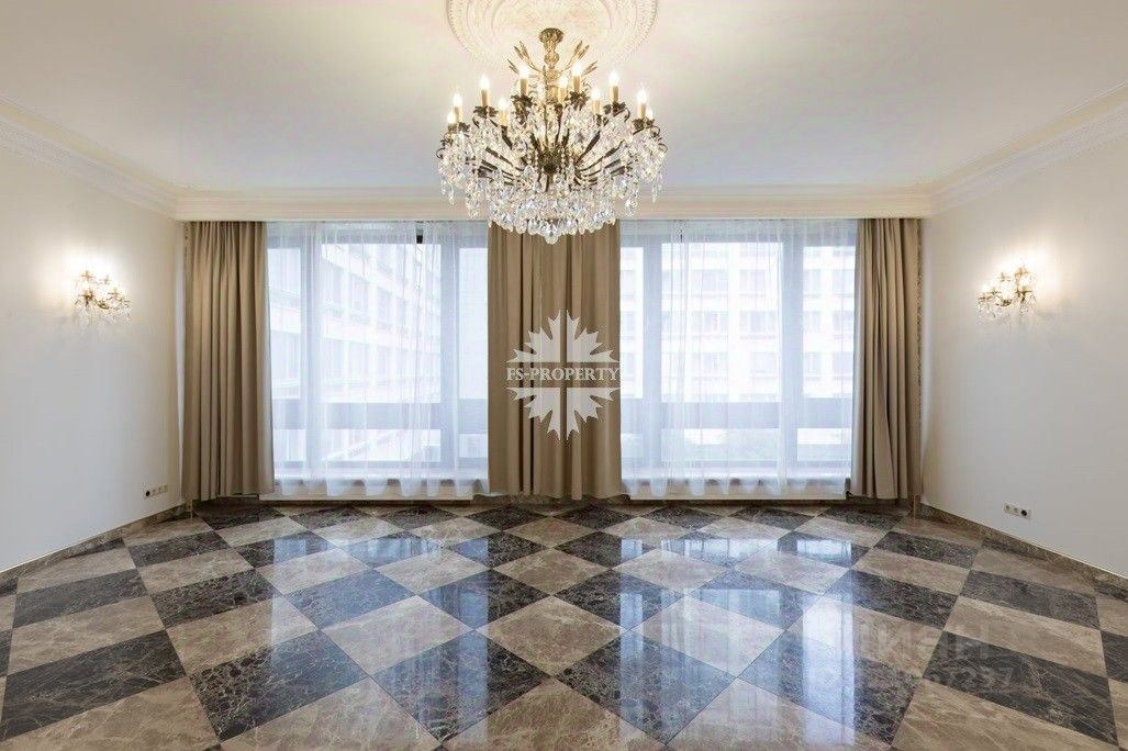 Продажа 4-комн квартиры на вторичном рынке улица Усачева, 2С3